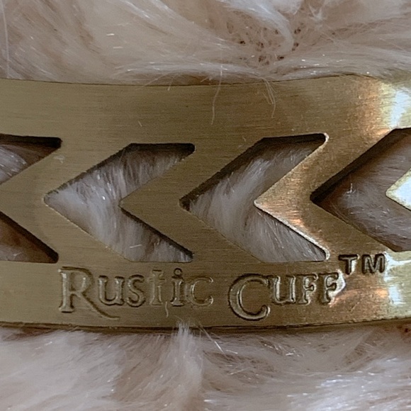 Rustic Cuff Chevron Arrow Gold Tone Cuff Bracelet - Picture 4 of 4